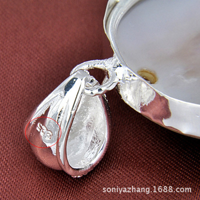 天然貝殼首飾品批發(fā) 手工雕刻貝殼花吊墜與925銀飾品的完美結(jié)合